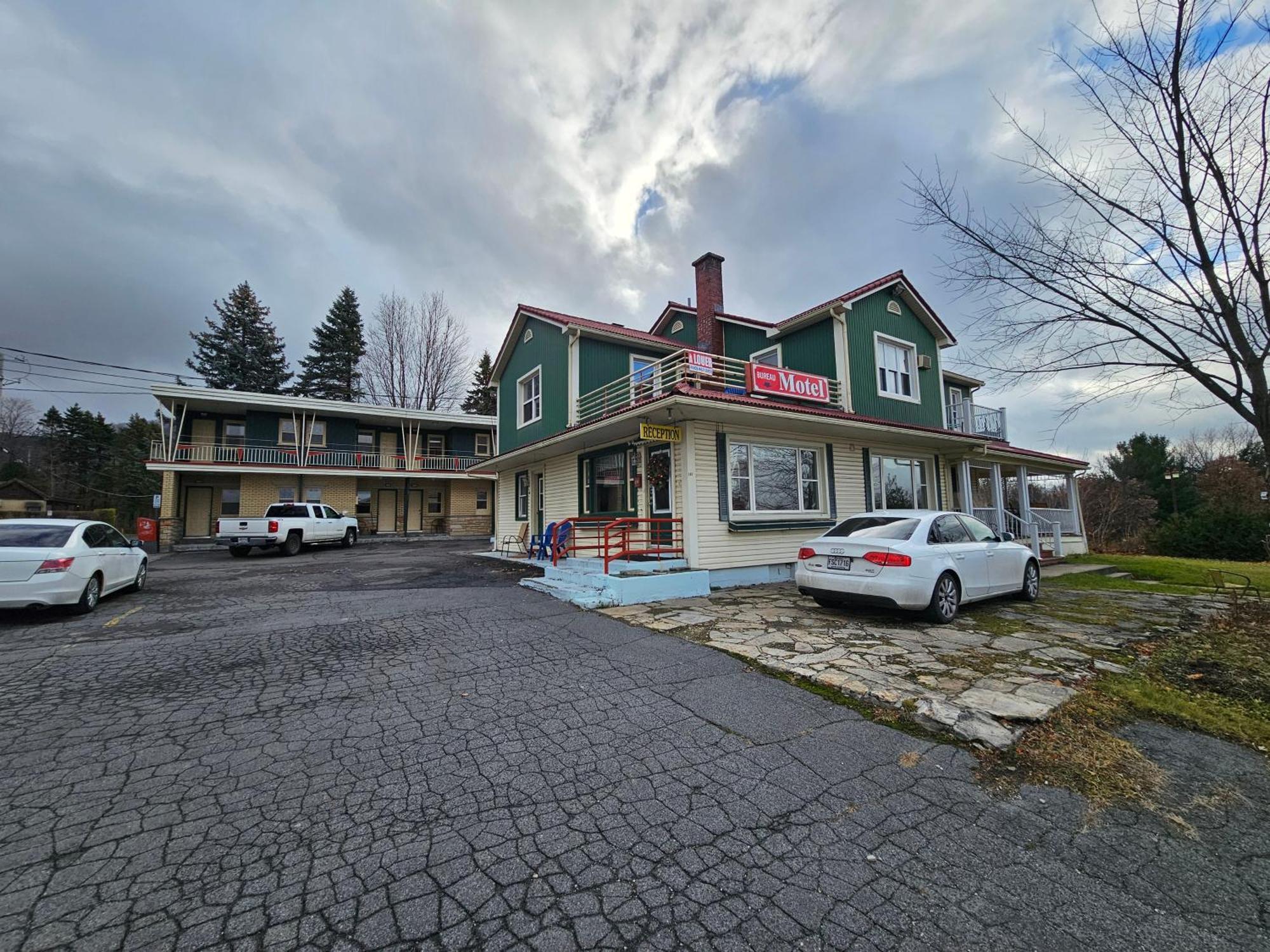 Motel Saint-Hilaire Mont-Saint-Hilaire Exterior photo